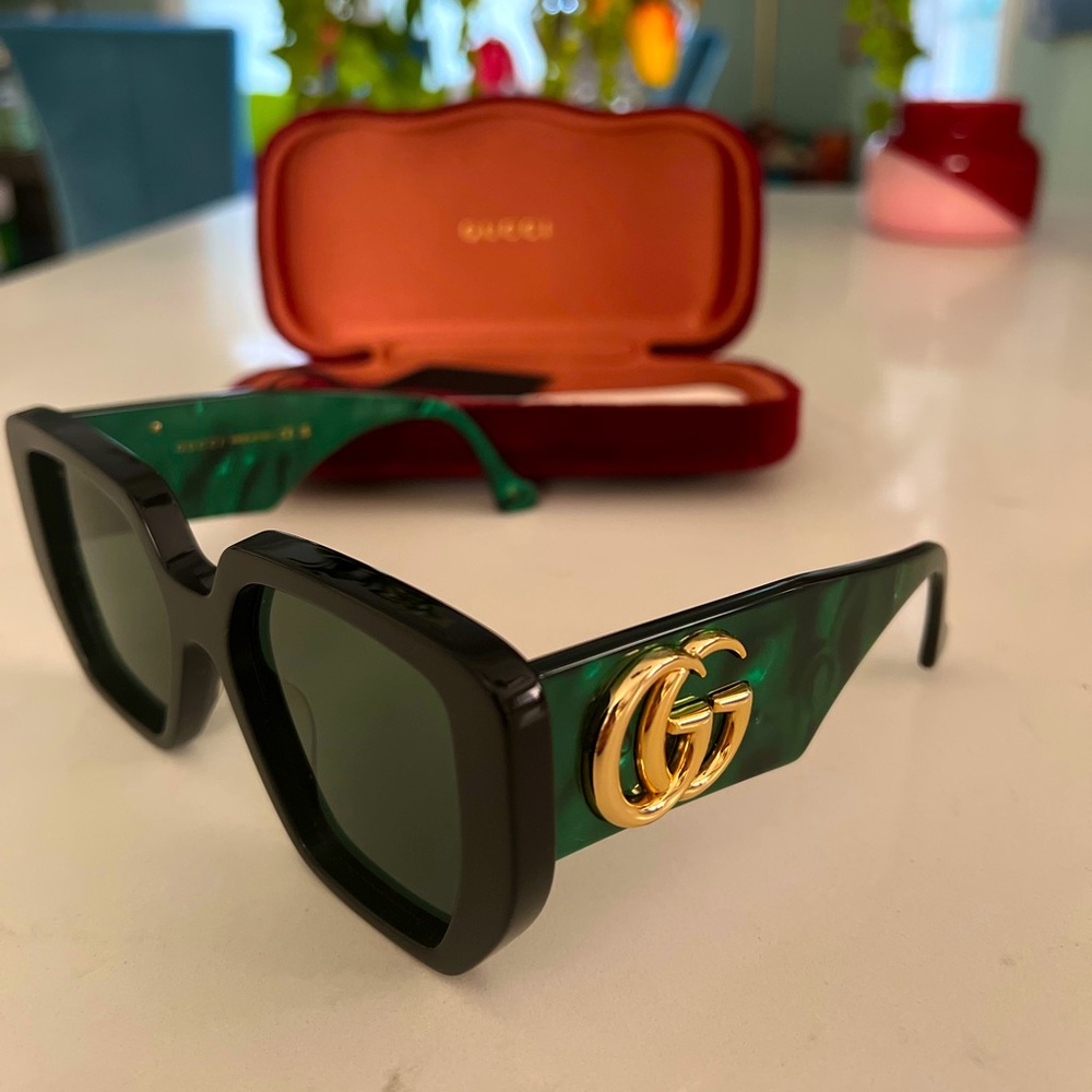 Gucci Black & Green Square Sunglasses with Gold GG Emblem